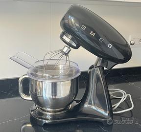 Impastatrice SMEG full color nera