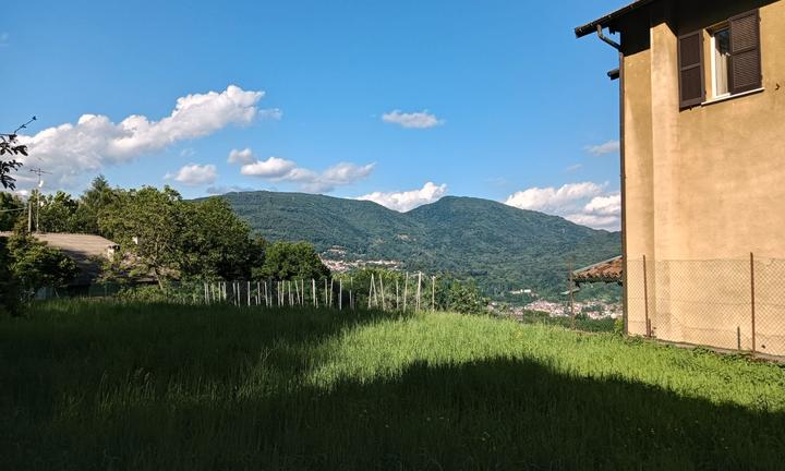 Rustico con prato di 710mq