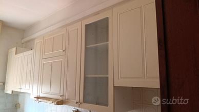 cucina+forno e fornello beige+ decorazione oro 