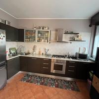 Cucina buone condizioni, piano in quarzo