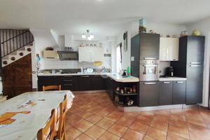 VILLA A SCHIERA A LABICO