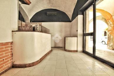 NEGOZIO A LIVORNO FERRARIS