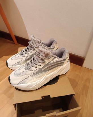 Adidas yeezy 700