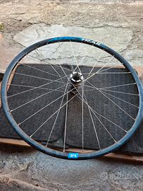 Ruota Mtb 27.5 posteriore dritta  e  manubrio Mtb