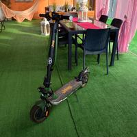 monopattino elettrico marca jeep 