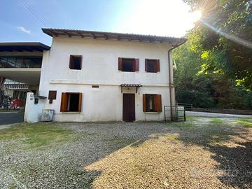 CERGNEU SUPERIORE CASA BICAMERE CON GIARDINO E ...