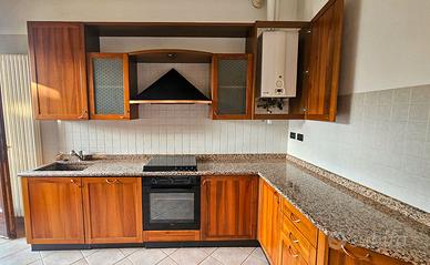 Cucina Maistri in legno con piano in granito