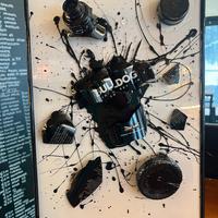 quadro moderno con bottiglia di gin bulldog