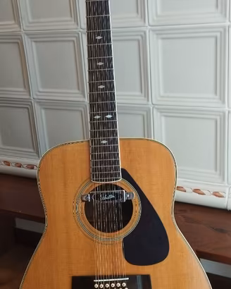 Chitarra acustica 12 corde Yamaha con Pick-up