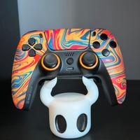 Supporto porta controller PS5 tema Hollow Knight
