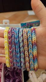 Braccialetti colorati di elastici rainbow loom