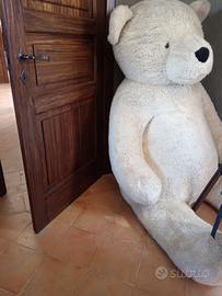 Pupazzo orso gigante