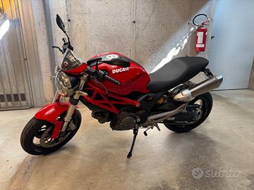 Ducati Monster 696