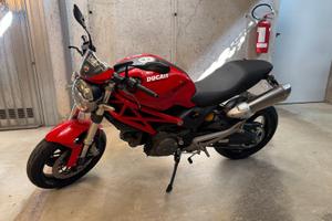 Ducati Monster 696