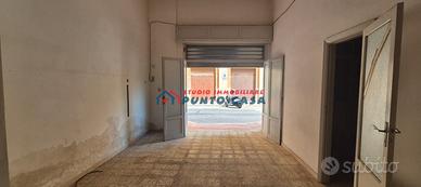 PRESSI VIA FARDELLA - Garage a partire da 40 mq ca