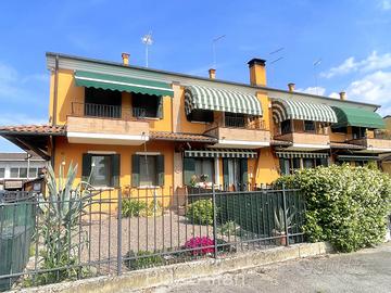 Porzione centrale con scoperto esclusivo, garage e