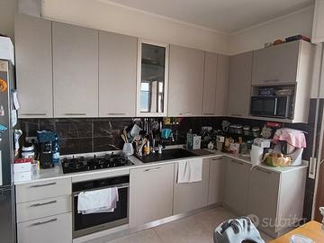 Cucina completa di elettrodomestici