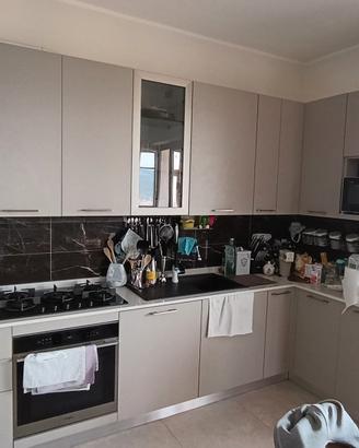 Cucina completa di elettrodomestici