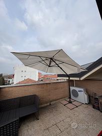 Ombrellone da giardino con palo laterale Bianco