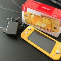 Nintendo Switch Lite giallo custodia Luigi inclusa