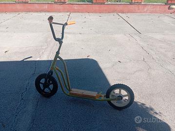 monopattino grezzo in ferro