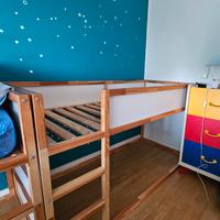 Ikea:

Letto Kura Ikea usato