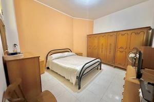Due appartamenti con ampio box auto e cantina