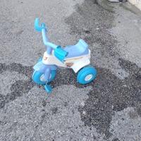 Triciclo bimbo a pedali