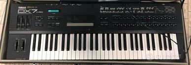 YAMAHA DX7 II FD SYNTHESIZER