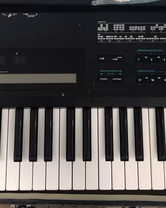 YAMAHA DX7 II FD SYNTHESIZER