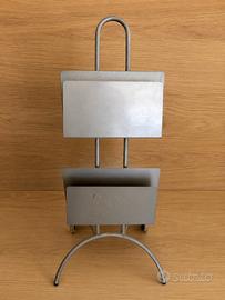 Portariviste in metallo con ruote – Design moderno