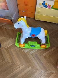 Cavallo a dondolo/cavalcabile Chicco Rode