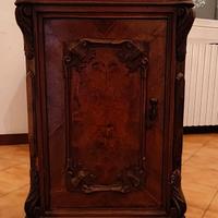 Comodino in legno massello antico