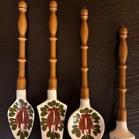 Antichi utensili da cucina in legno e ceramica