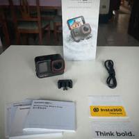 Insta360 Ace Pro con accessori