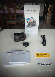 Insta360 Ace Pro con accessori