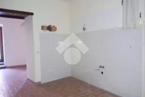 MONOLOCALE A VALLERANO