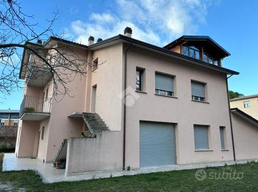 CASA SEMINDIPENDENTE A GUALDO TADINO