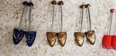 Forme per allargare le scarpe