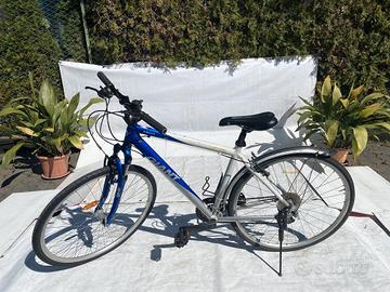 GIANT modello trekking multiuso
