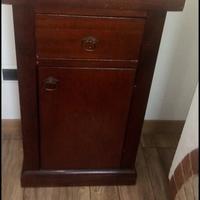 Mobiletto in arte povera 