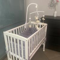Lettino Picci Lella + set tessile + giostrina