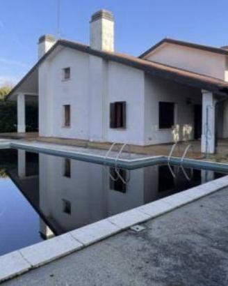 Immobile in asta di 862 m² con più di 5 locali e b