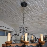 lampadario in legno è ferro battuto a 6 luci 