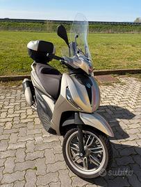 Beverly 300 Hpe 2023