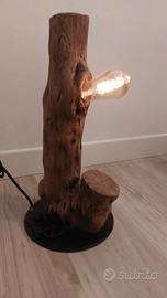 lampada in legno di corniolo