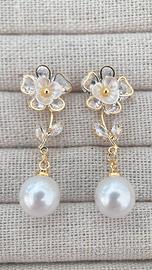 Orecchini con Conchiglia, Fiore e Perla