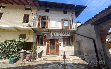 CASA INDIPENDENTE CON CORTILE PRIVATO A GAGLIANICO