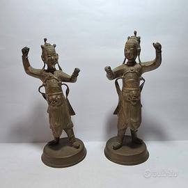 Coppia di sculture in bronzo orientali guerrieri