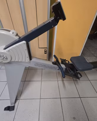 Attrezzi pesi manubri bilanciere panca kettlebell